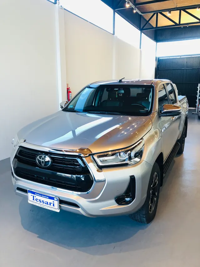 TOYOTA HILUX SRX 4X4 AT